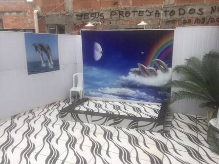 Polícia estoura luxuosa casa de traficante em favela do Rio