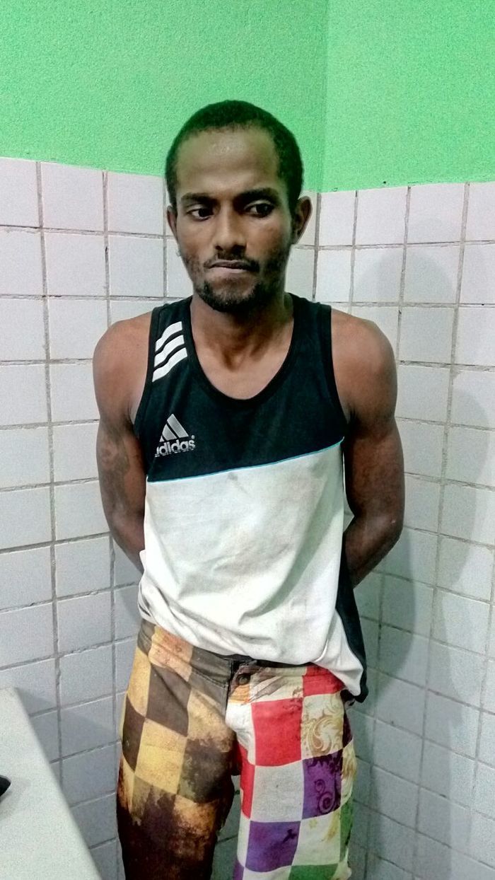 Homem é preso com mercadoria avaliada em R$ 30 mil reais (Crédito: Plantão Policial)