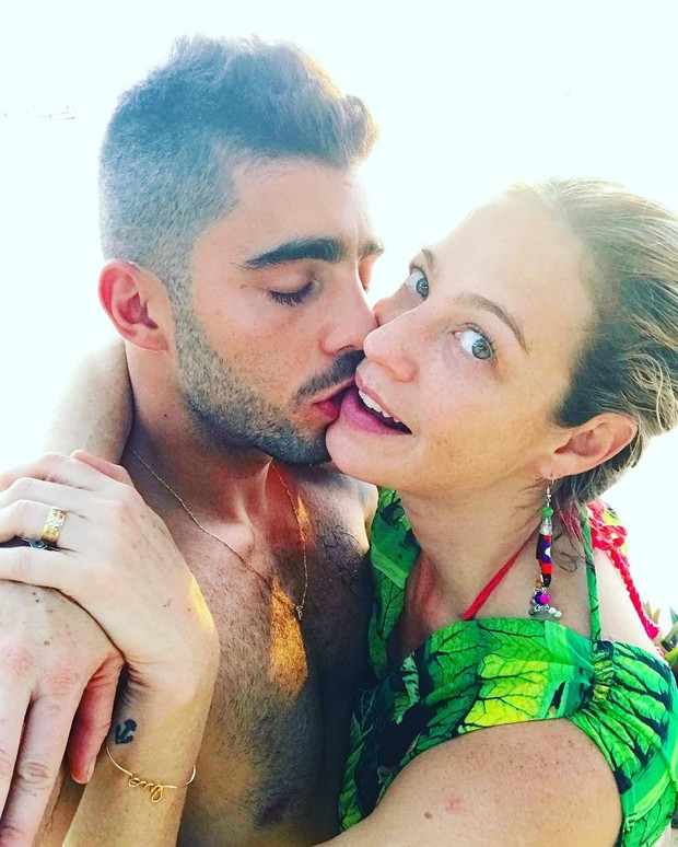 Pedro Scooby e Luana Piovani curtem lua de mel no Ceará