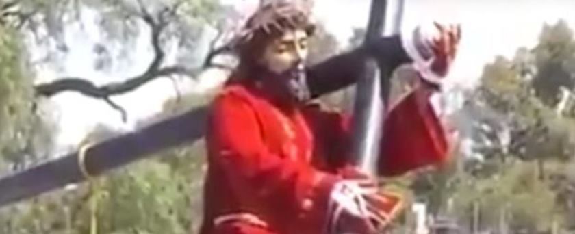 Estátua de Jesus Cristo mexe a cabeça e intriga fiéis; vídeo