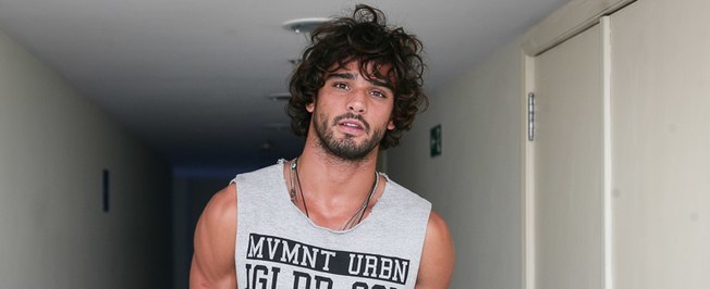 Modelo Marlon Teixeira perdeu avô na tragédia com avião da Chape