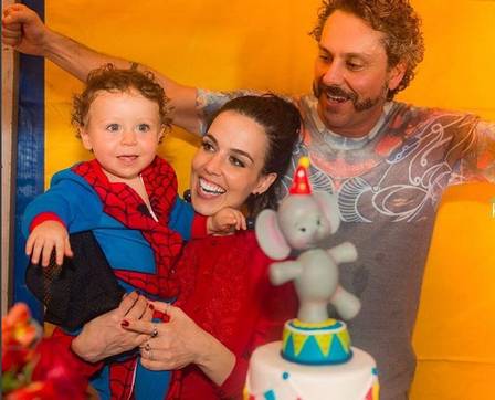 Alexandre Nero faz festão de aniversário para o filho