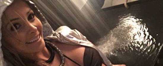 Ring girl Jhenny Andrade dá prévia de ensaio sensual surpresa