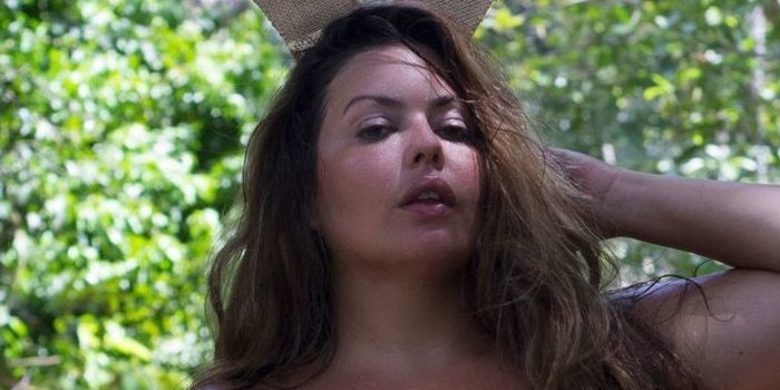 "Playboy": Modelo plus size fez nu frontal e proibiu retoques