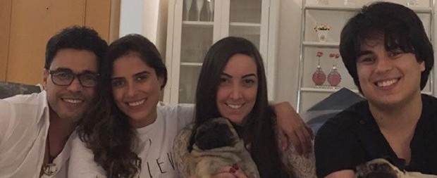 Zezé di Camargo se reúne com os filhos em jantar: