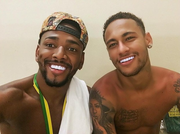 Dentes de Neymar e Nego do Borel chocam seguidores em rede social
