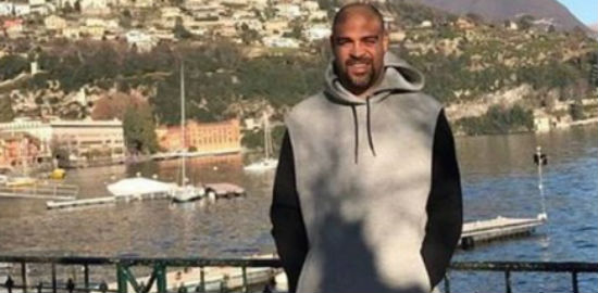 Adriano Imperador faz passeio turístico na Itália