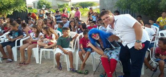 Crianças participam de confraternização com prefeito eleito