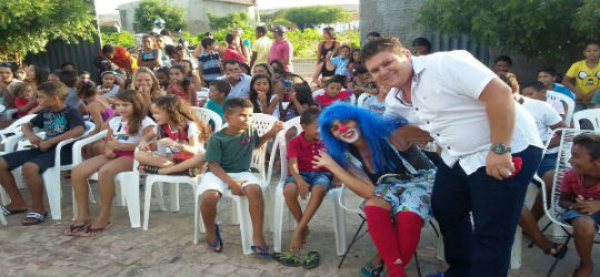 Crianças participam de confraternização com prefeito eleito