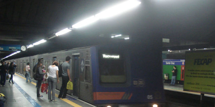 Homem defende gay e é espancado até a morte em estação do Metrô
