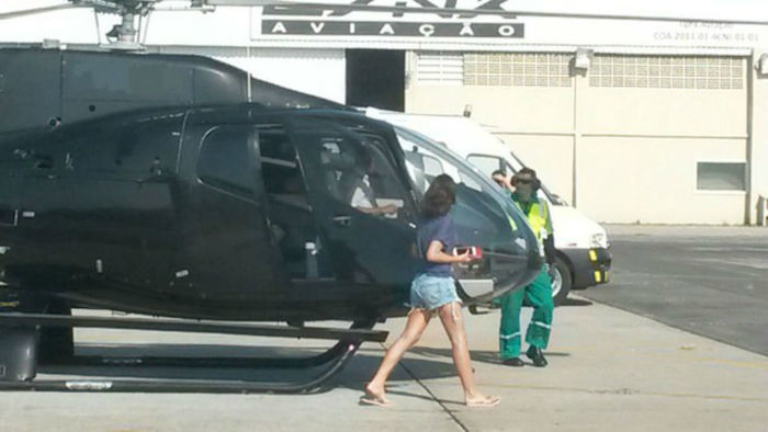 Bruna Marquezine desembarca de helicóptero de Neymar