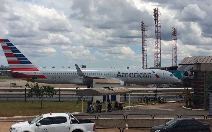 Pouso ocorreu após briga de um acsal que vinha na aeronave (Crédito: Wellington Hanna/G1)