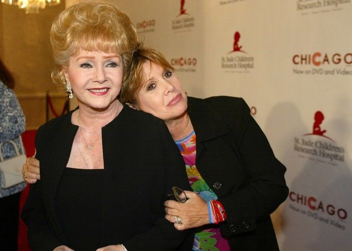 Debbie Reynolds ao lado da filha Carrie Fisher