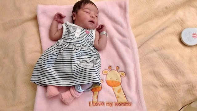 Bebê morre de fome após os pais sofrerem overdose de heroína