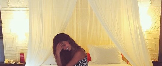 Isis Valverde aparece de biquíni em foto tirada pelo namorado