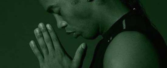 Ronaldinho homenageia Chape e torcida pede: “Encerra a carreira lá"