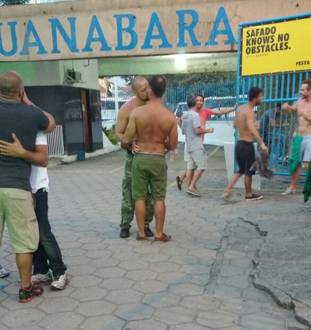 Leonardo Vieira beija muito