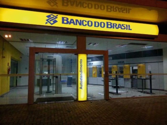 Bancos só reabrem na segunda-feira (02) (Crédito: Reprodução)