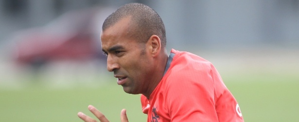 Sheik critica Zé Ricardo por trato diferente a jogadores do elenco