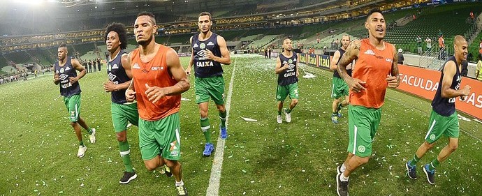 Da festa à dor: a história da última foto da Chapecoense em campo