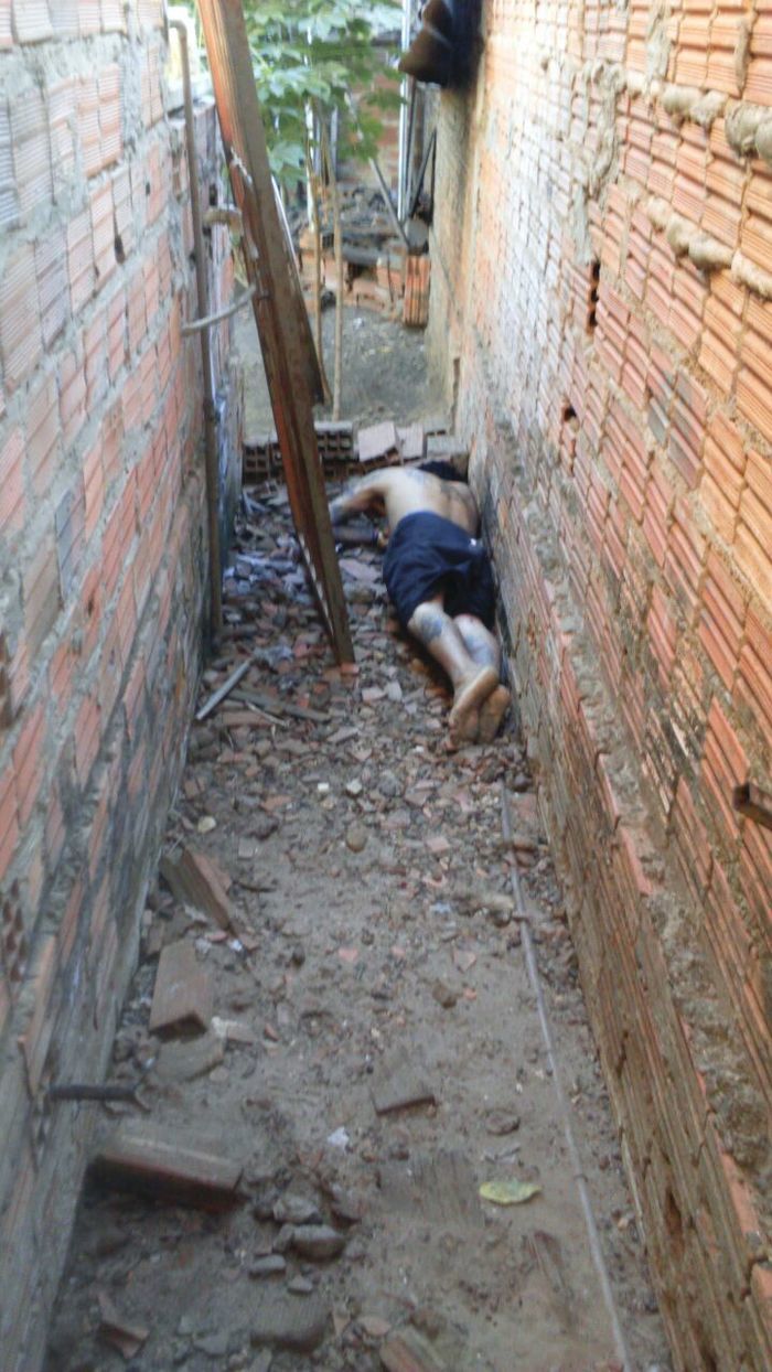Homem encontrado morto no bairro Santa Bárbara (Crédito: Reprodução)