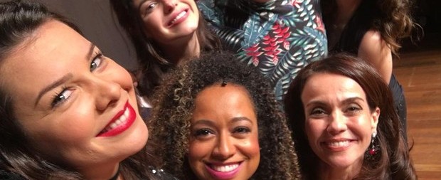 Elenco de Chiquititas se reencontram em peça de Fernanda Souza
