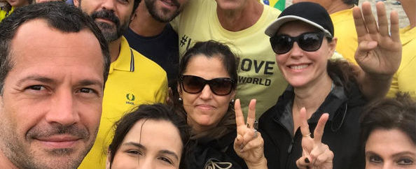 Famosos vão à manifestação a favor da Lava Jato e contra corrupção