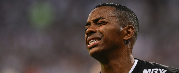 Santos se esforça para contratar Robinho e pagar dívida com atleta