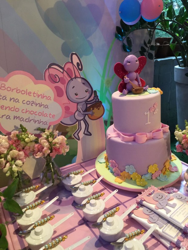 Deborah Secco comemora primeiro ano da filha com festão