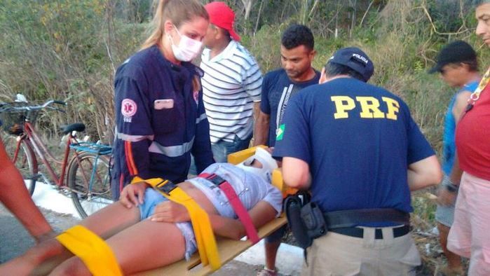 Jovem ficou ferida em acidente (Crédito: Reprodução)