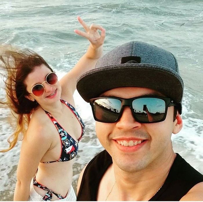 Milena Amanda ao lado do namorado