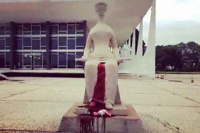 O protesto é em represália a decisão da corte de que aborto nos três primeiros meses de gestação não é crime (Crédito: Reprodução)