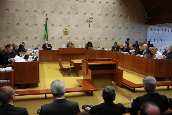 O Supremo Tribunal Federal faz sessão plenária para julgar a liminar de autoria do ministro Marco Aurélio Mello, que determina o afastamento de Renan Calheiros, da presidência do Senado (Crédito: Agência Brasil)