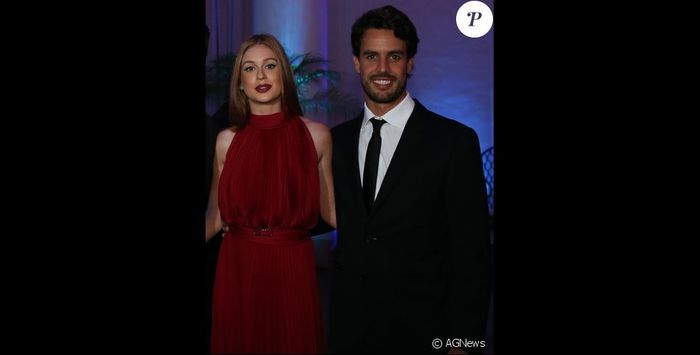 Casal posa para fotos (Crédito: AG News)