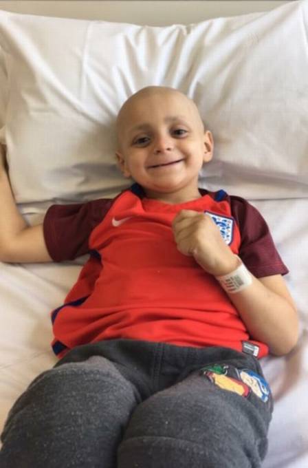 Pais postam foto emocionante ao saber que filho de 5 anos terá meses de vida