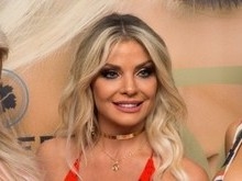 Veridiana Freitas e Sheila Mello chamam atenção com looks decotados