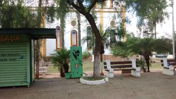 Máquina está exposta em praça