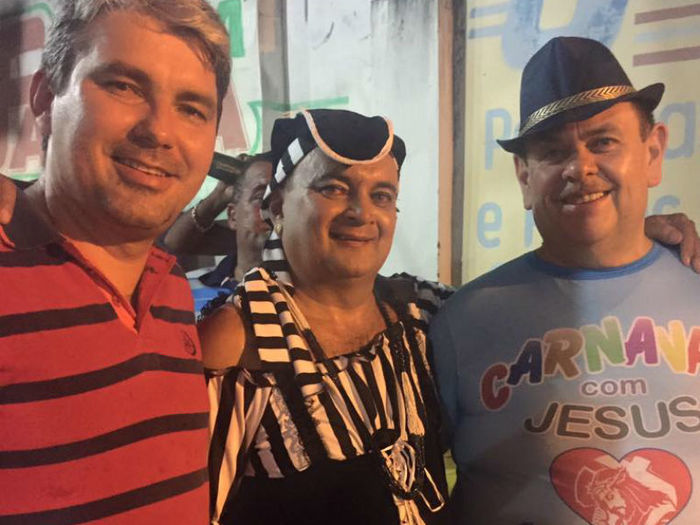 Deputado Silas Freire prestigiando festas de carnaval (Crédito: Assessoria )