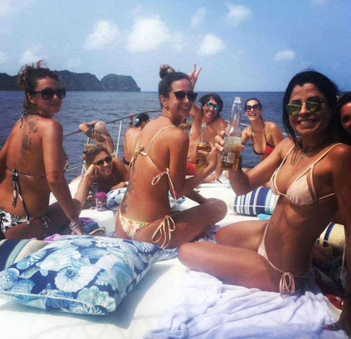 Grazi Massafera em barco com as amigas (Crédito: Reprodução)