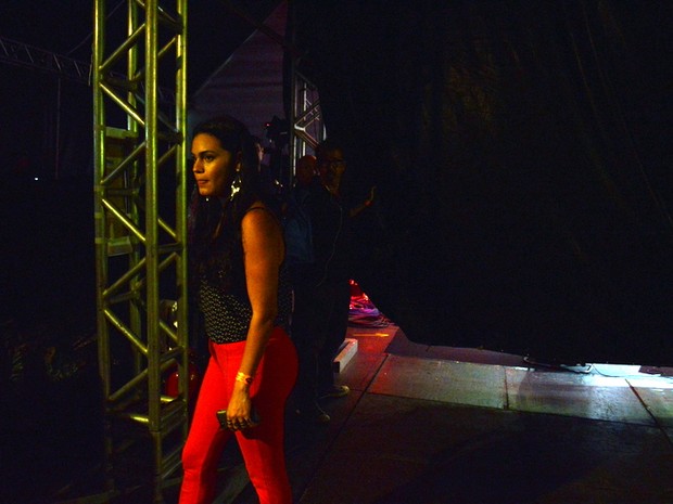Leticia assiste show de Ana Carolina (Crédito: Reprodução)