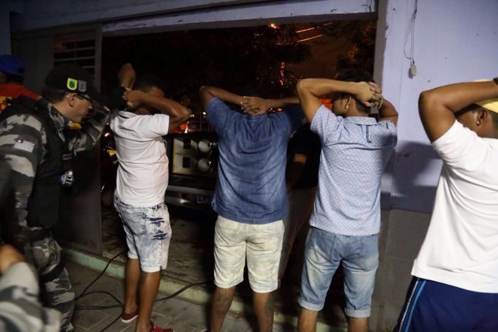 Polícia realiza operação na madrugada (Crédito: Reprodução)