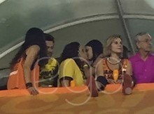Ana Carolina e Letícia Lima são flagradas aos beijos no RJ