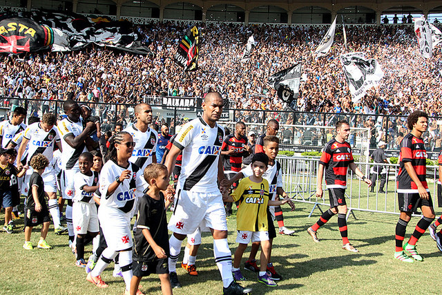 Clássico foi cercado de polêmicas