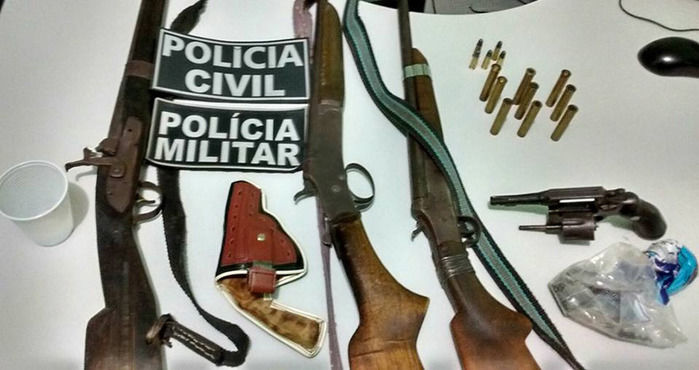 Armas apreendidas com os acusados