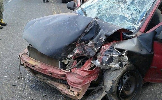Carro envolvido no acidente na PI-113 que deixou 8 feridos (Crédito: Reprodução)