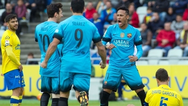 Neymar comemora após marcar pelo Barça