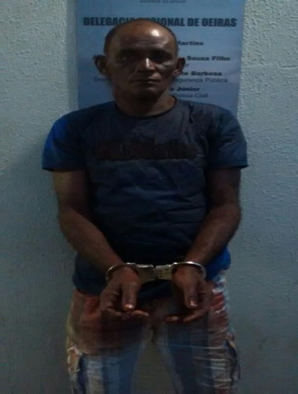 Homem é assassinado a facadas durante disputa por mulher no Piauí (Crédito: Mural da Vila )