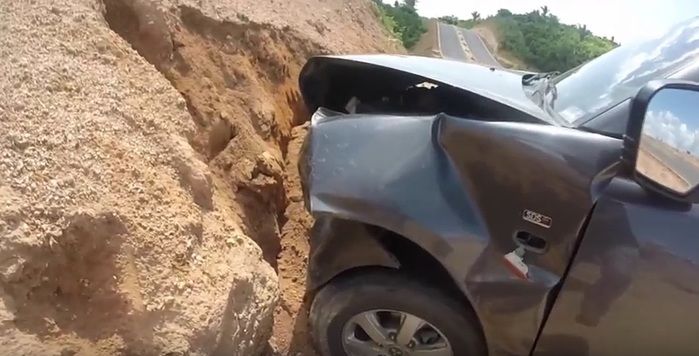 Motorista perdeu controle de veículo (Crédito: Reprodução)