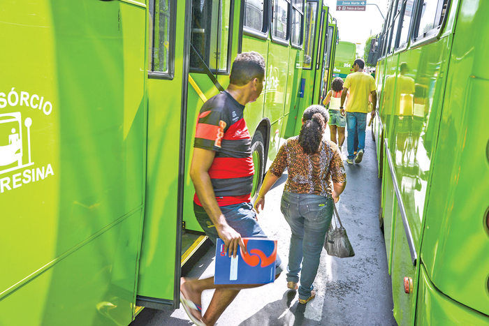Motoristas e cobradores fizeram paralisação na última sexta-feira em Terseina