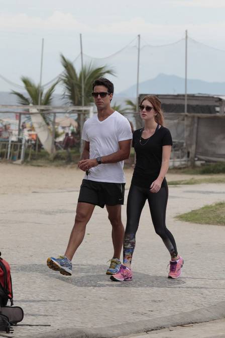 Casal faz caminhada juntos (Crédito: Reprodução)